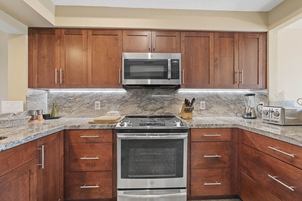 752 Vista Lago Drive, Palm Desert