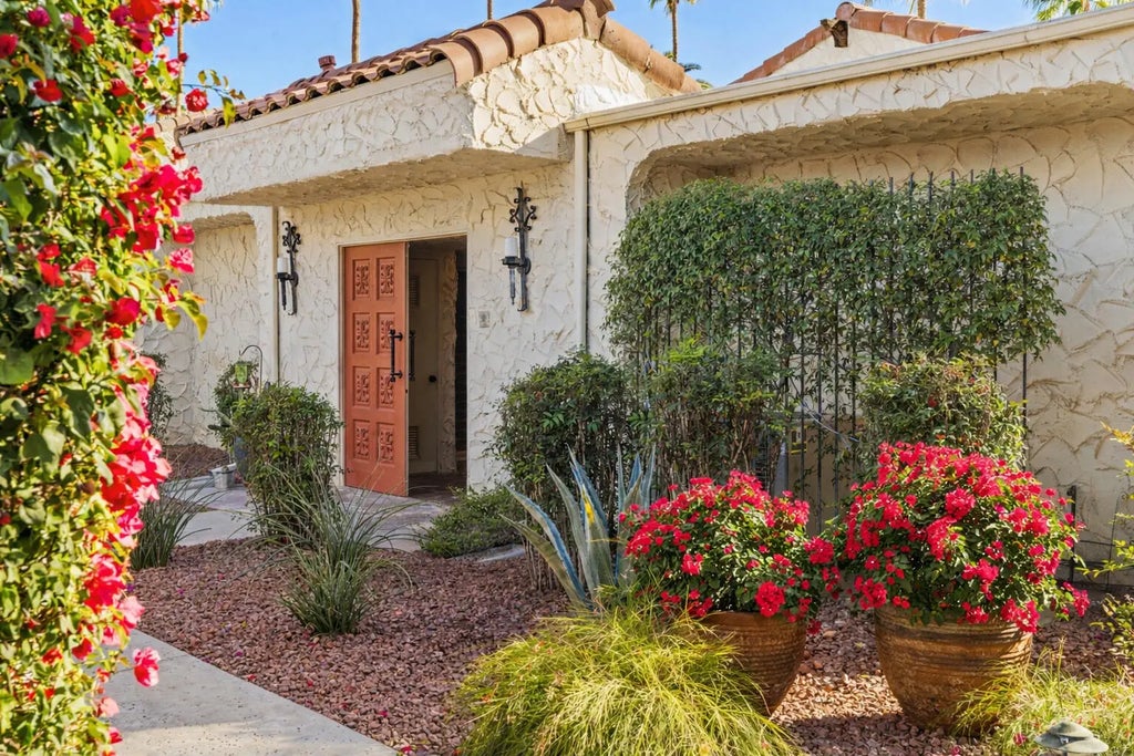 1833 Araby Drive S, Palm Springs