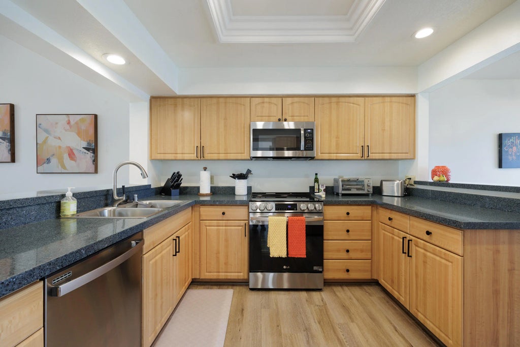 156 Falls Court, Palm Desert