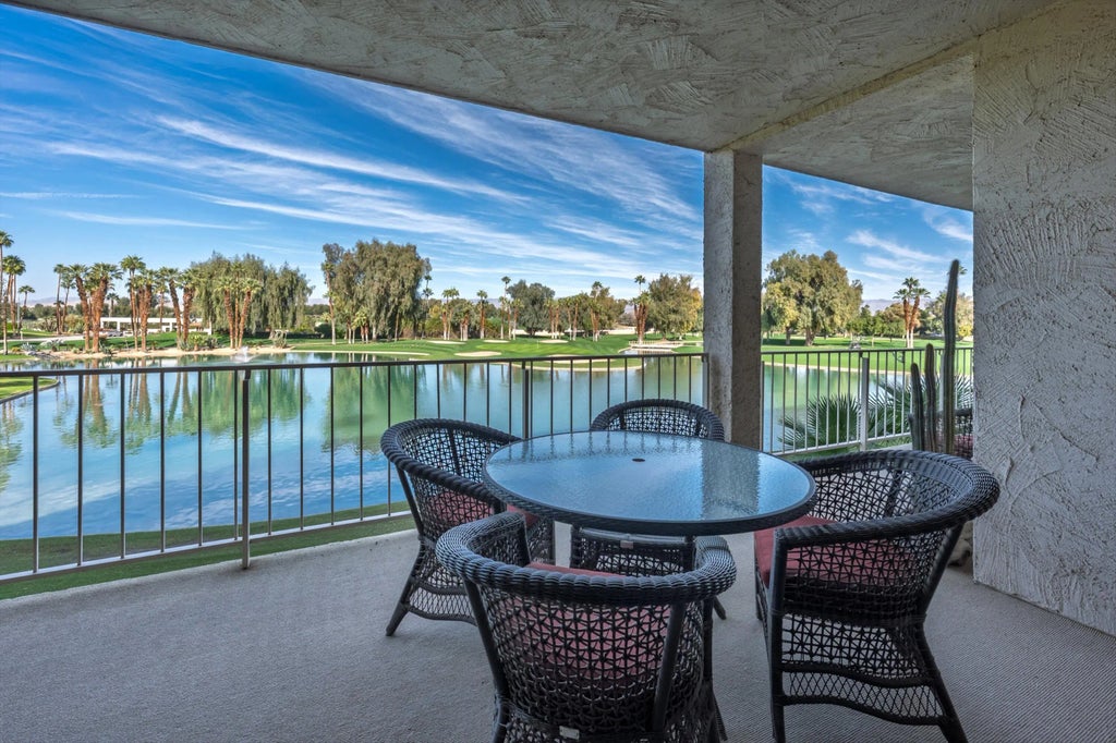 910 Island Drive, Rancho Mirage