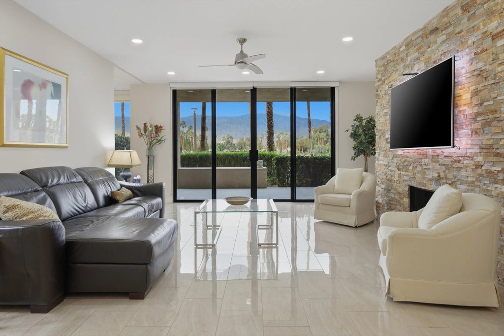 910 Island Drive, Rancho Mirage