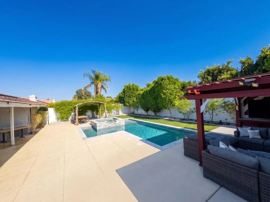 77663 Edinborough Street, Palm Desert