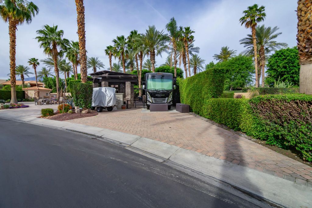 80501 Avenue 48 282, Indio