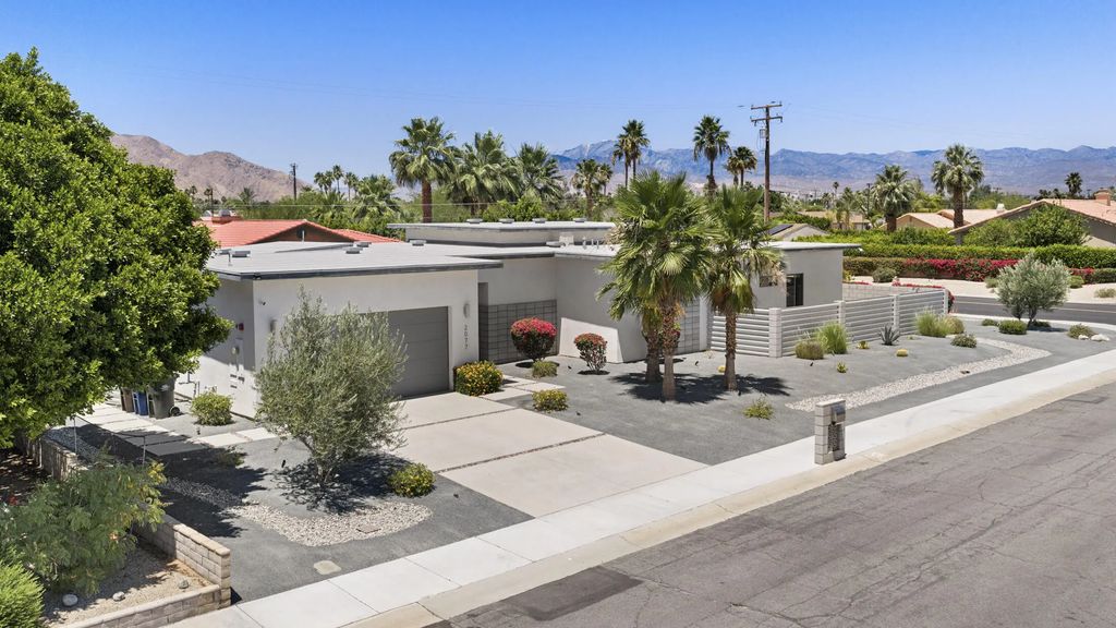 2077 Nicola Road E, Palm Springs