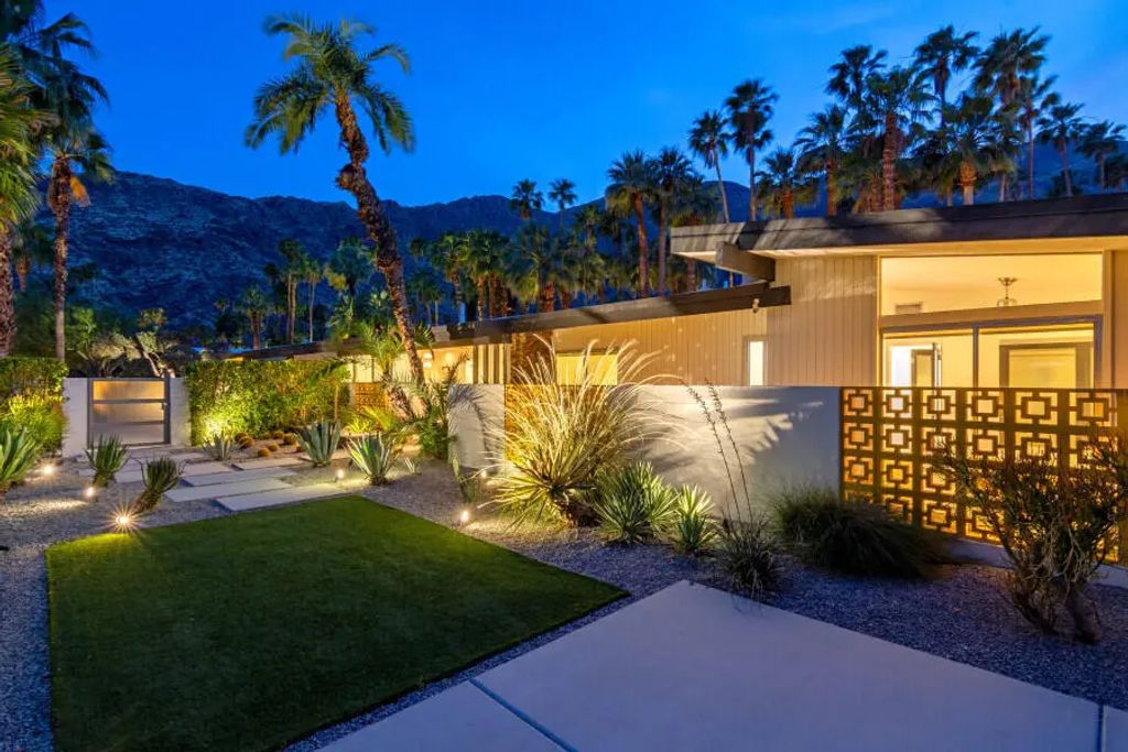 819 High Road N, Palm Springs