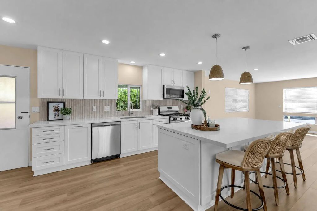 39163 Warm Springs Drive, Palm Desert
