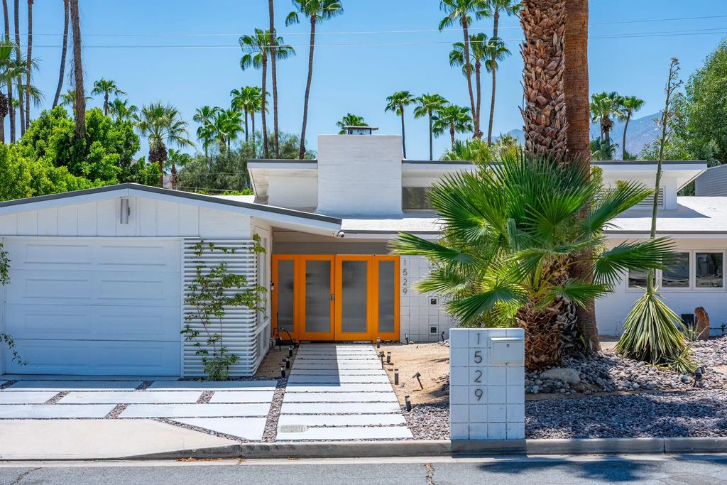 1529 Riverside Drive S, Palm Springs