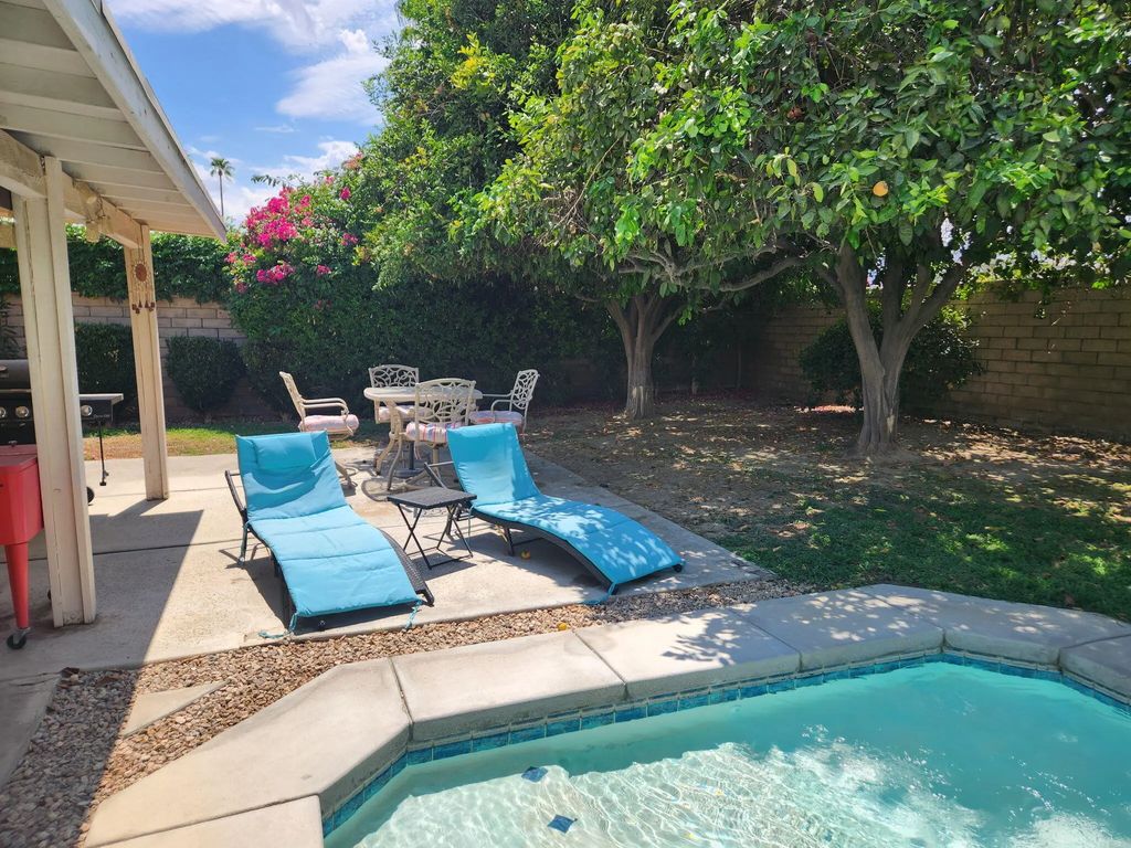 43101 Balsam Lane, Palm Desert