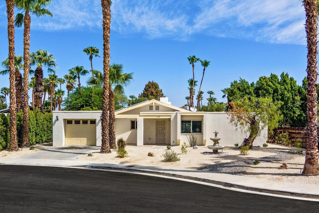 1350 Gem Circle E, Palm Springs