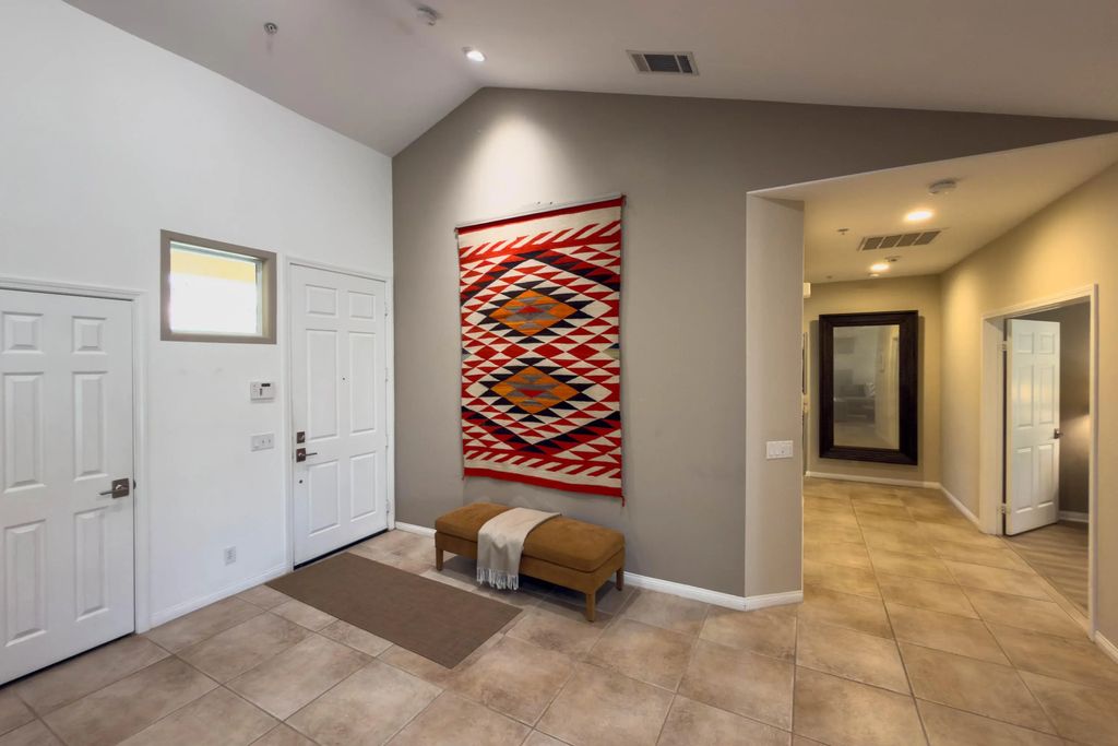 222 Canyon Circle 5, Palm Springs