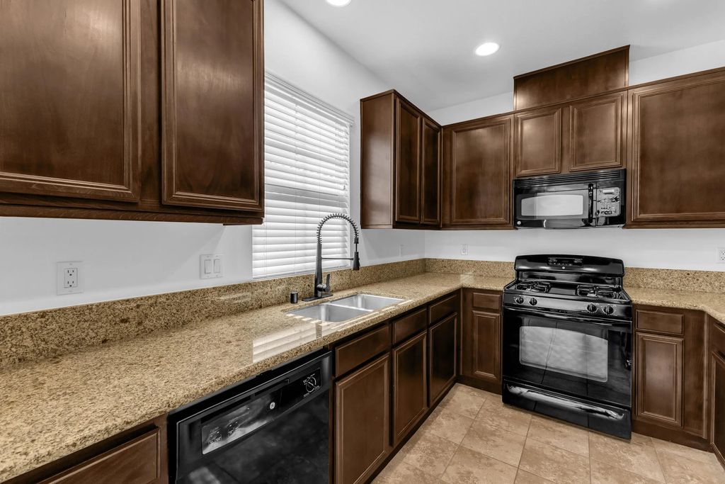 162 Paseo Bravo, Palm Desert