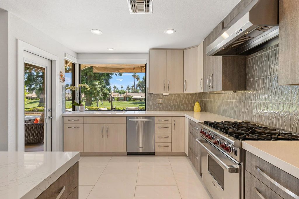 292 Tolosa Circle, Palm Desert