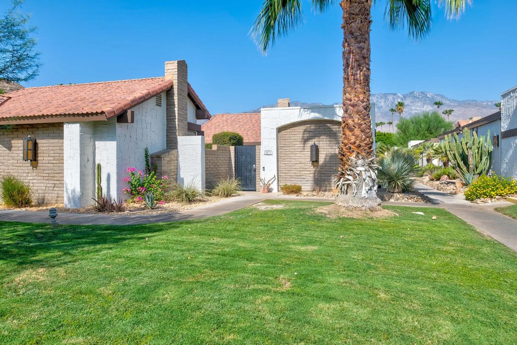 2367 Miramonte Circle C, Palm Springs