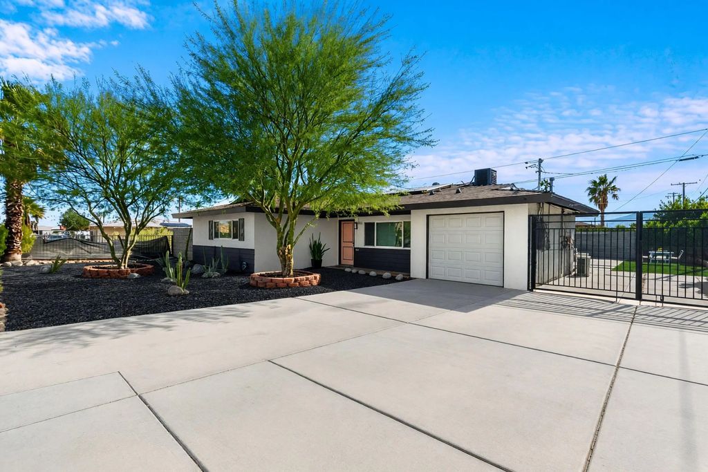 359 Bon Air Drive W, Palm Springs