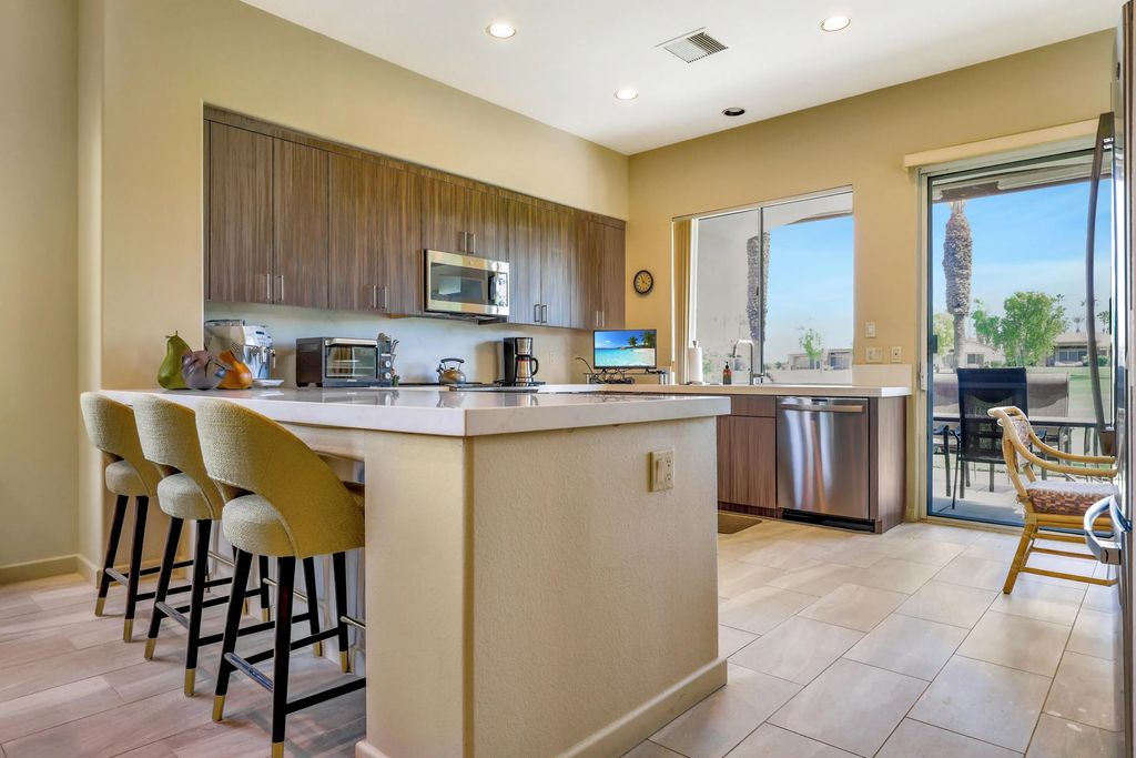 125 Rain Bird Circle, Palm Desert