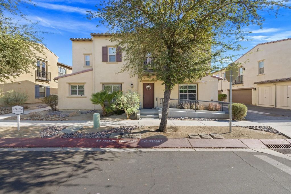124 Paseo Bravo, Palm Desert