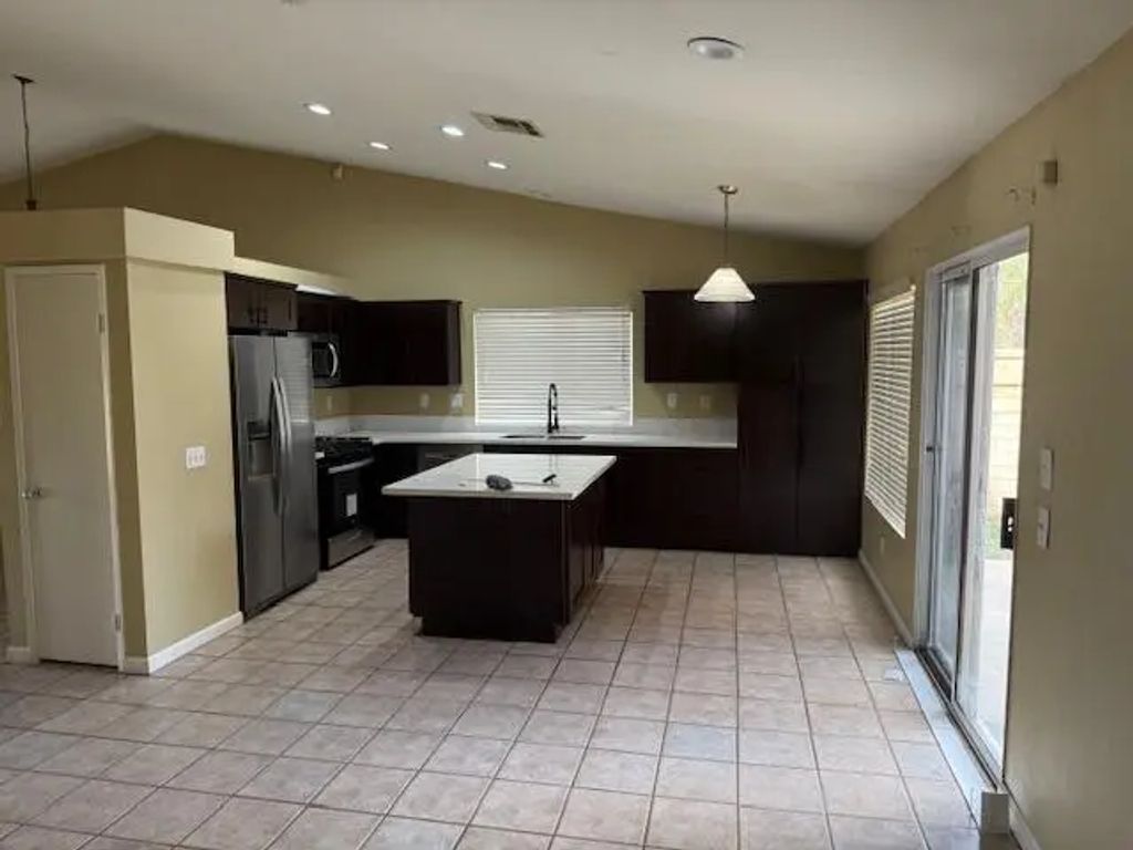 49084 Violet Street, Indio