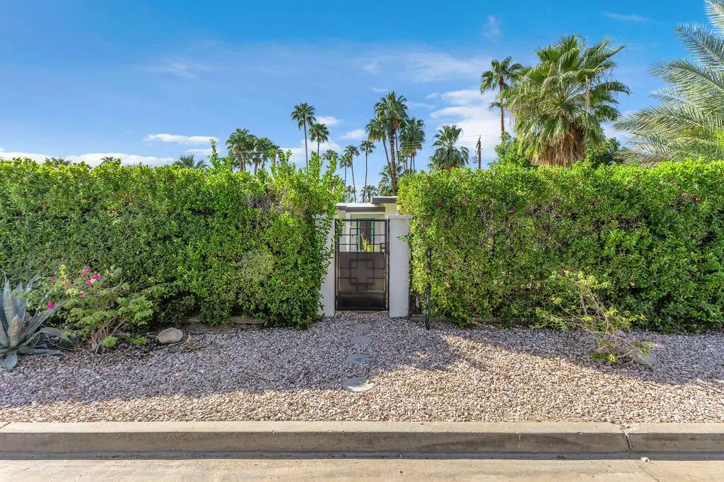 1075 Sunny Dunes Road E, Palm Springs