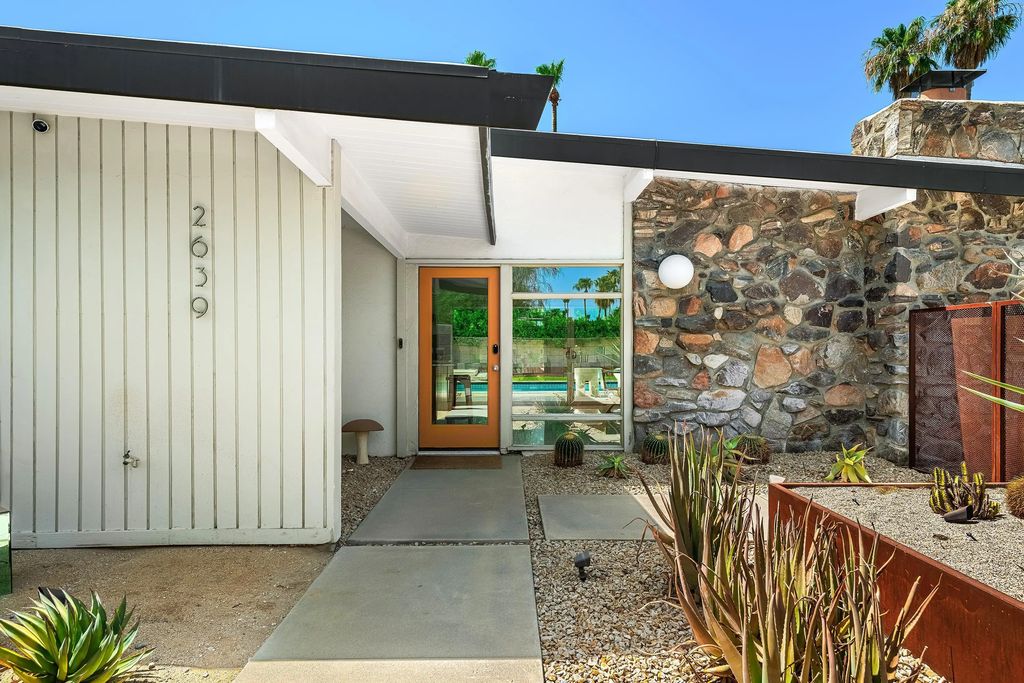 2639 Livmor Avenue E, Palm Springs