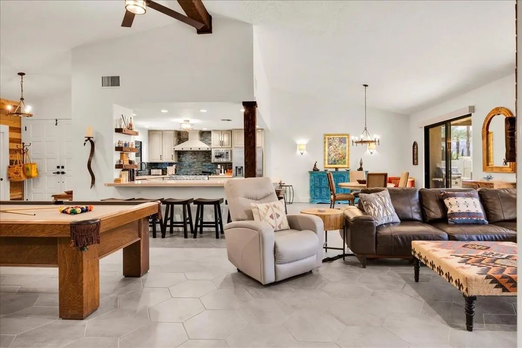 49455 Avenida Club La Quinta, La Quinta