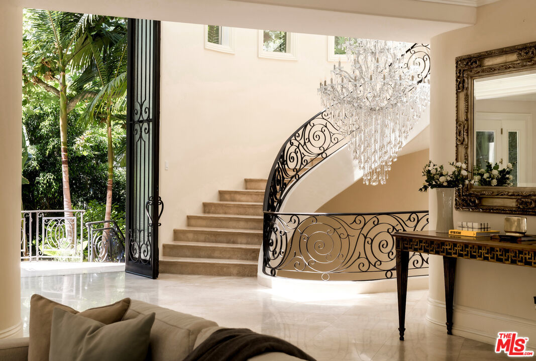 1350 Benedict Canyon Dr, BEVERLY HILLS Property Listing: MLS® #25580703