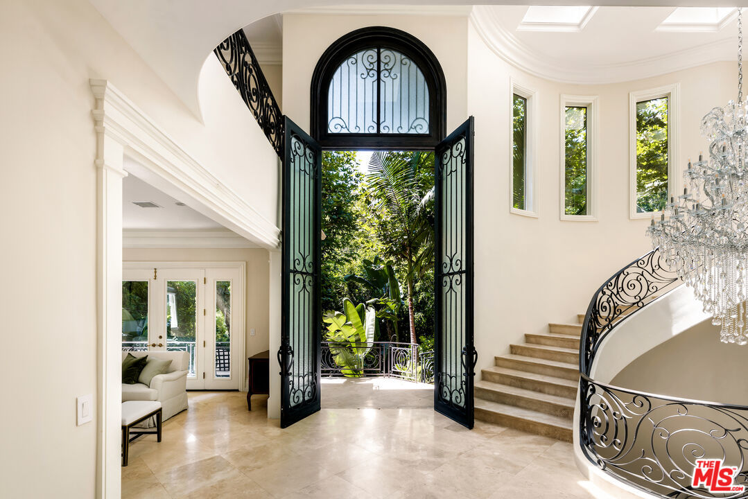 1350 Benedict Canyon Dr, BEVERLY HILLS Property Listing: MLS® #25580703