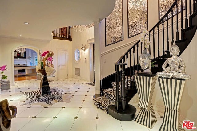 725 N Faring Rd, LOS ANGELES