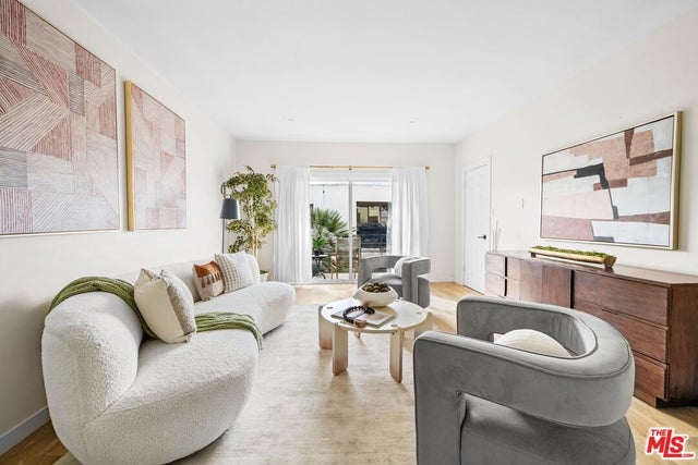 1600 N Hobart Blvd 11, LOS ANGELES