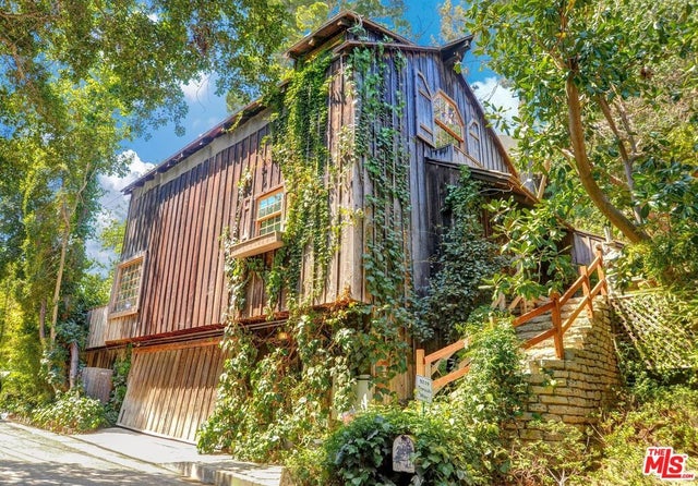 9219 Thrush Way, LOS ANGELES