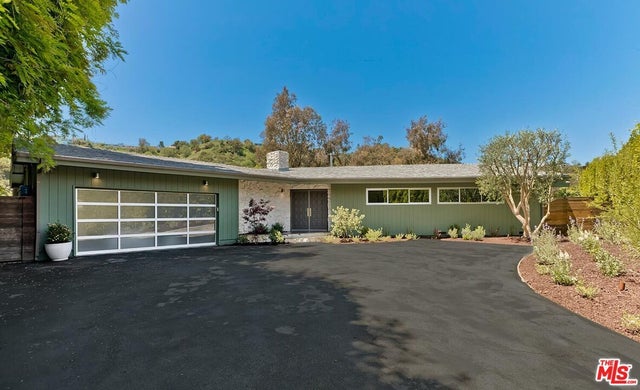 8516 Allenwood Rd, LOS ANGELES