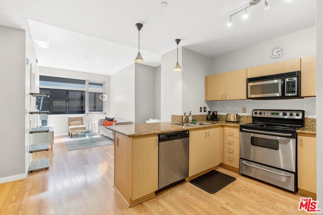 630 W 6th St 613, LOS ANGELES