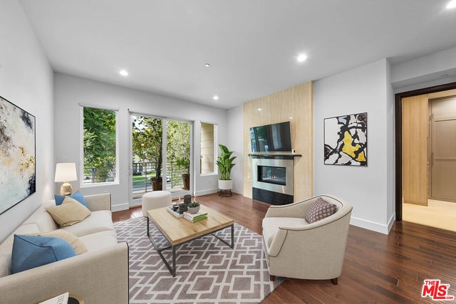 1318 Roxbury Dr 215, LOS ANGELES