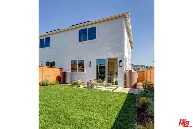 1209 N Commonwealth, LOS ANGELES