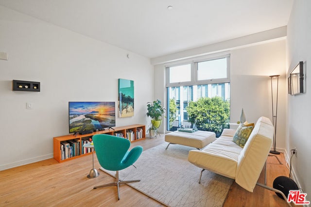 630 W 6th St 302, LOS ANGELES