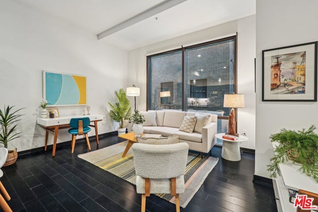 655 S Hope St 1006, LOS ANGELES