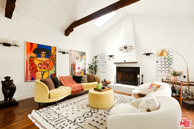 2251 N Cahuenga Blvd, LOS ANGELES