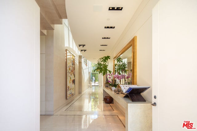 1148 Summit Dr, BEVERLY HILLS