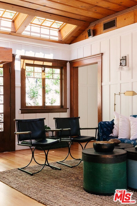 1954 Pinehurst Rd, LOS ANGELES