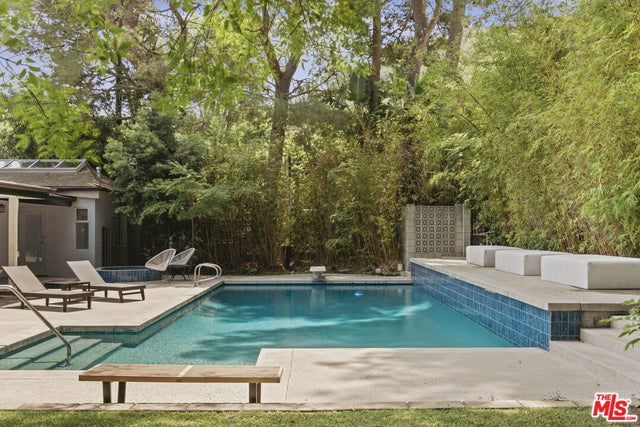 8630 Allenwood Rd, LOS ANGELES