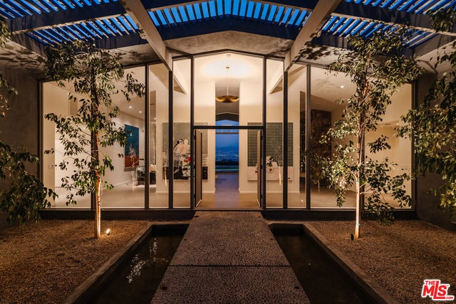 8559 Edwin Dr, LOS ANGELES