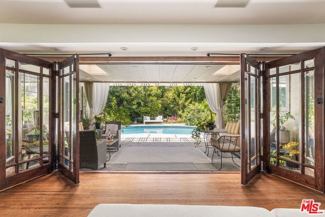 2299 Beverwil Dr, LOS ANGELES