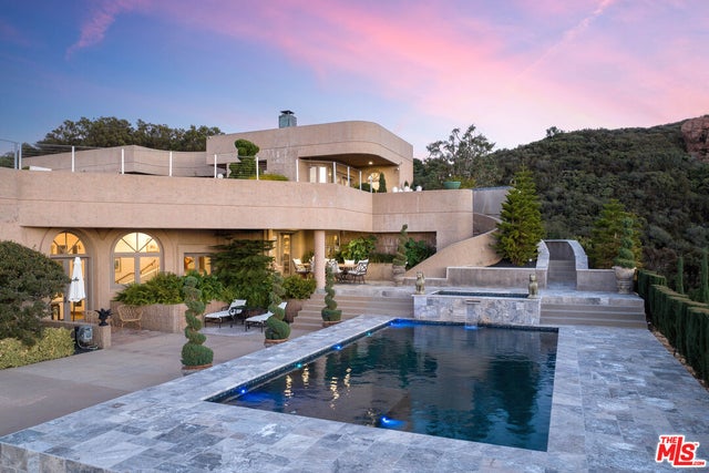 415 Stunt Rd, CALABASAS