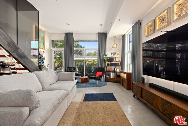 140 S Gramercy Pl 1, LOS ANGELES