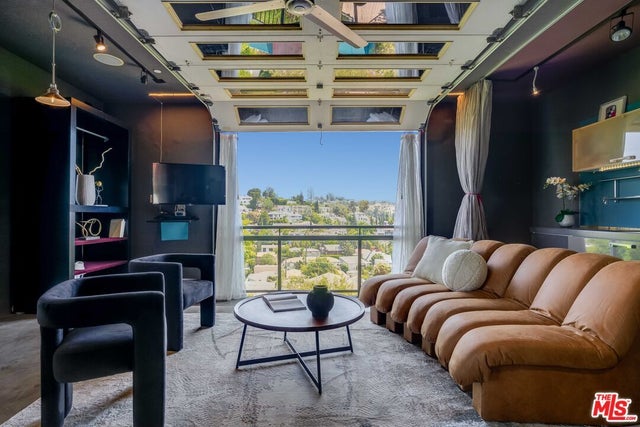 2528 Dearborn Dr, LOS ANGELES