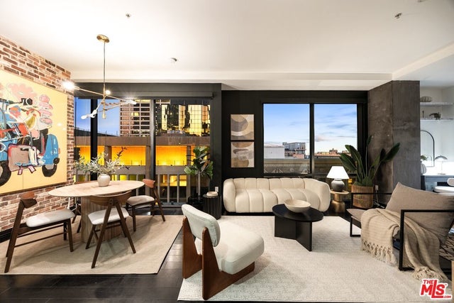 655 S Hope St 1401, LOS ANGELES