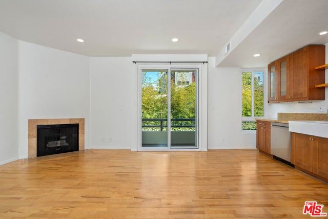 4567 Lexington Ave 106, LOS ANGELES