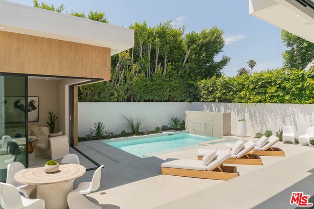 341 N Kings Rd, LOS ANGELES