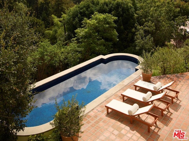 2244 E Live Oak Dr, LOS ANGELES