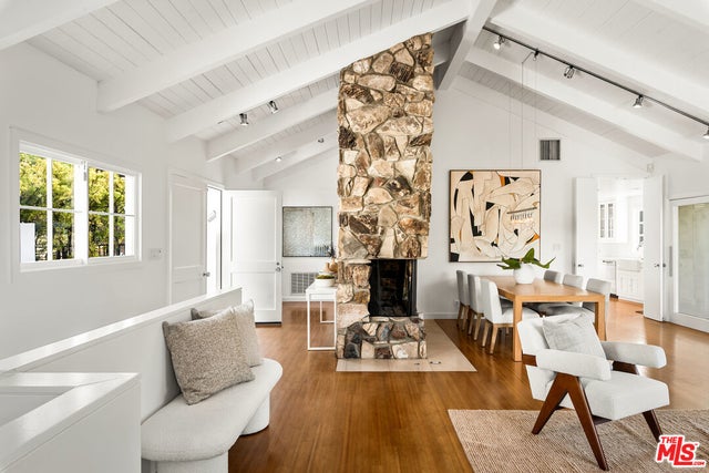 2745 La Cuesta Dr, LOS ANGELES