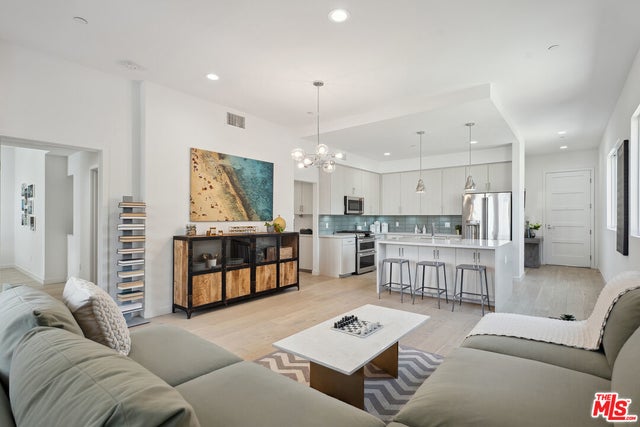 1746 Garfield Pl 203, LOS ANGELES